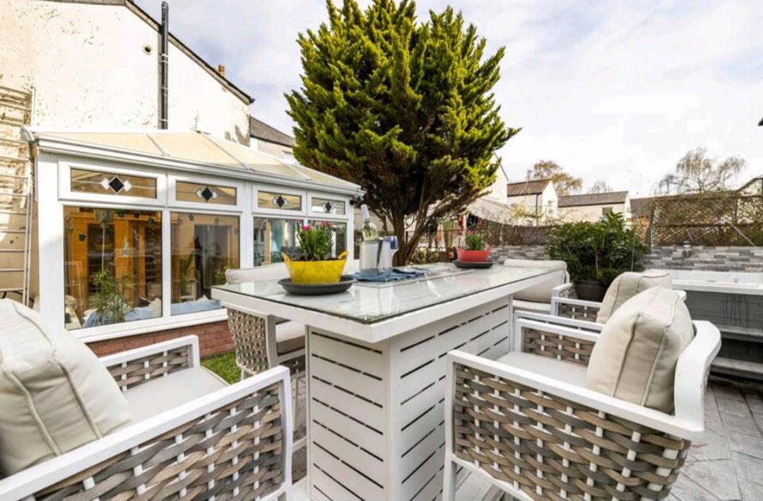 The Mews - Less Than 1Km To City Centre - Stadium - Castle - 10 Min Walk Cardiff Buitenkant foto