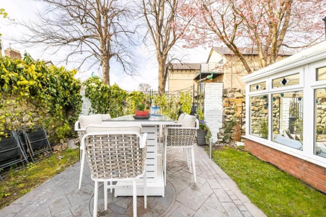 The Mews - Less Than 1Km To City Centre - Stadium - Castle - 10 Min Walk Cardiff Buitenkant foto